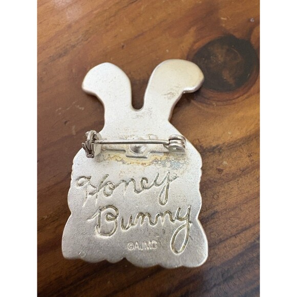 Vintage Honey Bunny Easter Rabbit Pin Brooch Jewelry AJMC Easter Gift Pin Collec - Picture 5 of 7